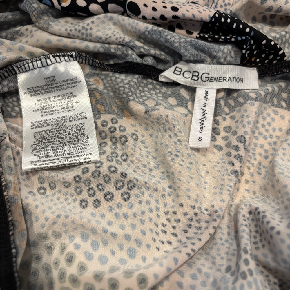 BCBGeneration Multicolor Patterned Top - Picture 9 of 9